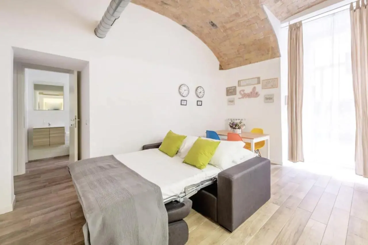 New-Big Honey Colosseum 4Bdr + 2Sofa Bed A/C 罗马 0*,