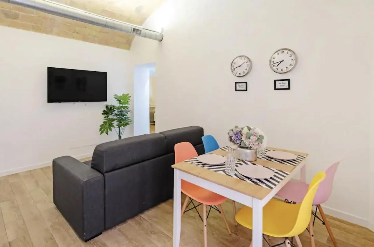 New-Big Honey Colosseum 4Bdr + 2Sofa Bed A/C 罗马 公寓